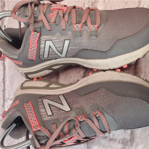 New Balance 410 v6 all terrain shoes sneakers women's size 7 grey - Picture 10 of 13